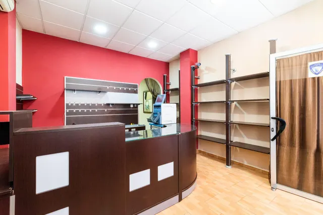 OPORTUNIDAD DE LOCAL COMERCIAL CON POSIBILIDADDADES DE CAMBIO DE USO A VIVIENDA — 5