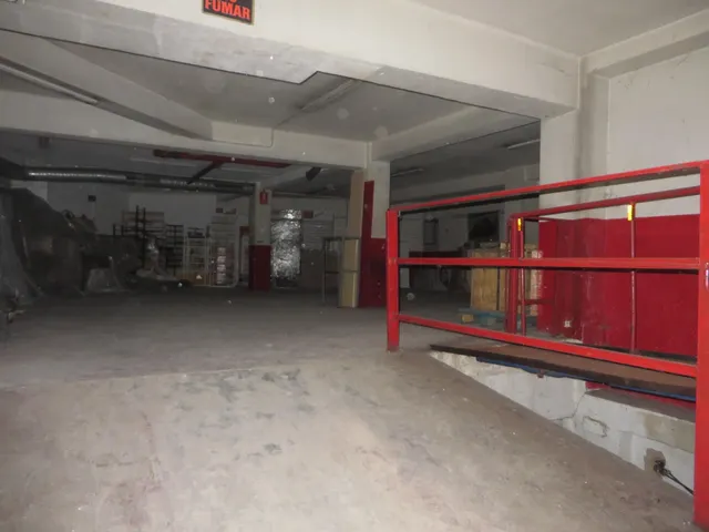 Local comercial, en Ciudad Jardín, con licencia de apertura de taller de motos. — 8