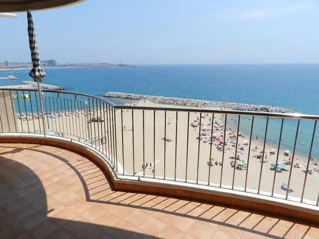 Apartamento situado en primera línea de la playa en el Passe - foto 2