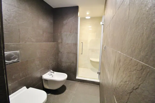 Maravillosa vivienda junto al Corte Inglés. Ahora en oferta. Llámanos. — 12