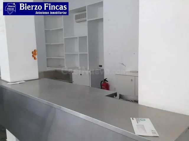 SE ALQUILA LOCAL COMERCIAL EN EL CENTRO DE PONFERRADA - foto 3
