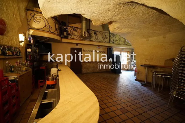 Bar en la emblemática población de Bocairent. — 38