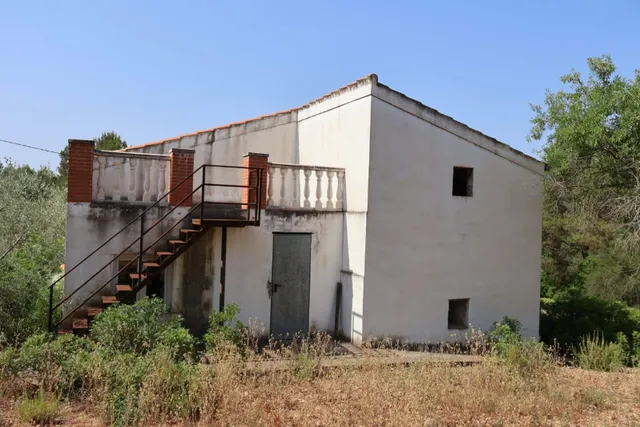 MASIA CON TERRENO, CON VISTAS CERCA DE VALL DALBA — 49