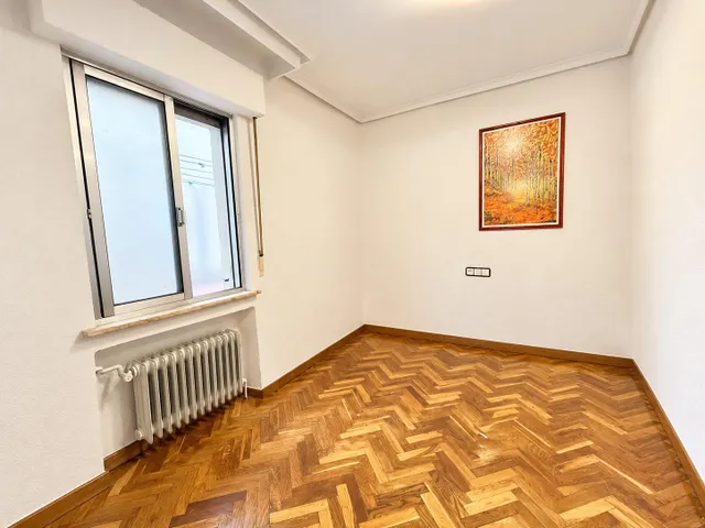 Tres dormitorios, gran salón y ubicación estratégica — 240.000 € — 16