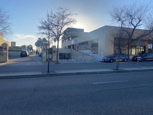 La Legua.2 plazas de garaje, amplias y contiguas. (el precio - foto 3