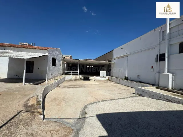 "Dos edificios de unos 3.000 m2 en el centro de Novelda, amb - foto 2
