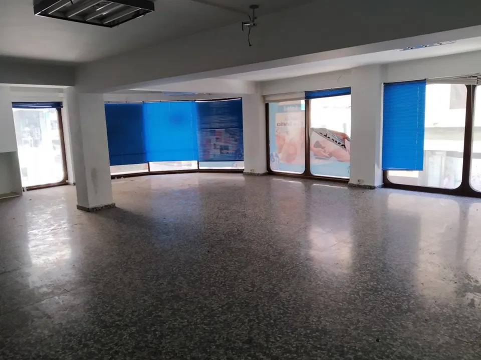 ALQUILER: Entreplanta Comercial Centro.
