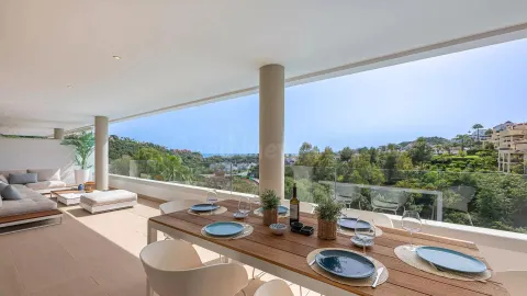 Ático Dúplex con Vistas Panorámicas al Mar en Botanic, Benahavís