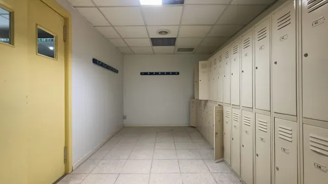 Amplio Local Comercial en Elche - Ideal para Centro Estético o Deportivo — 19