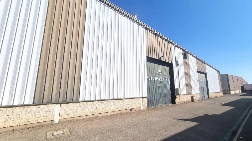 Nave industrial en polígono los leones, Pinseque | espacio, altura y funcionalidad para tu negocio