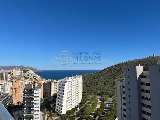 Espectacular ático duplex con vistas al mar y montaña en La 