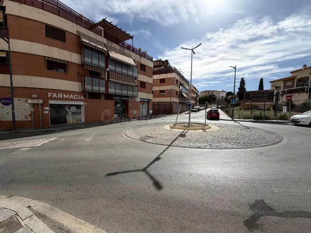 Venta de local comercial en Gojar. — 3