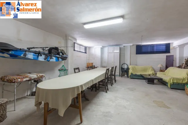 MAGNIFICA UNIFAMILIAR ADOSADA DE 4 PLANTAS EN LOMA LINDA CON PISCINA COMUNITARIA — 48