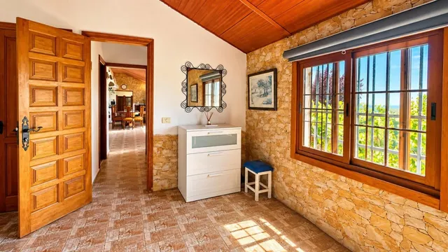 Finca exclusiva en Vilaflor · 2 viviendas, viñedo, bodega y piscina — 52