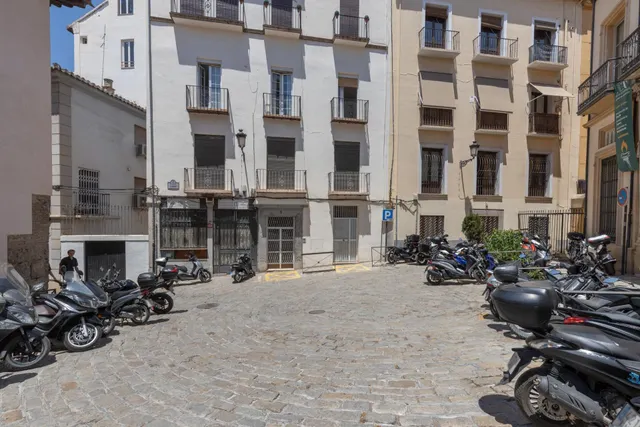 Se alquila local en una ubicación privilegiada en el corazón de Granada — 31