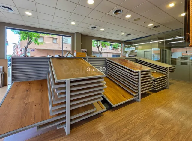 ? Amplio Local Esquinero de 300 m2 en Excelente Estado en La Nova Balàfia — 8