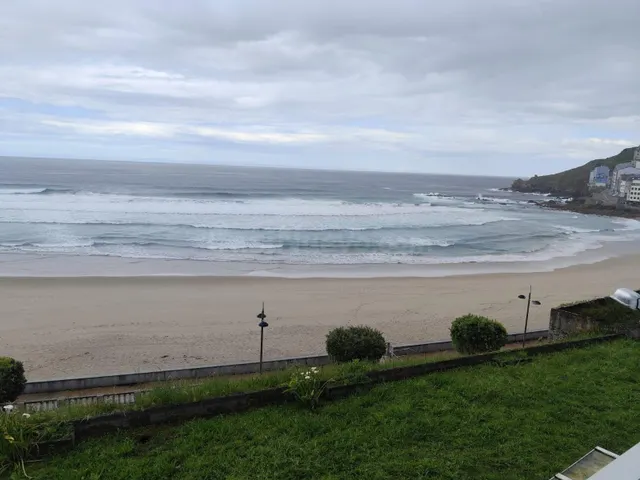 Piso de temporada en Primera Línea de Playa en Malpica de Be - foto 3