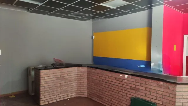 LOCAL COMERCIAL EN  CUATROVIENTOS — 4
