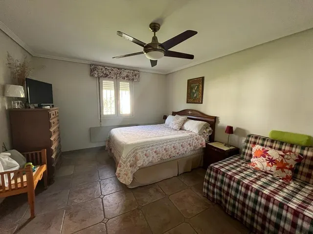 UNA PARCELA DE 3000 M2 SEGREGABLE EN TRES CON DOS CHALETS CON BUENA UBICACIÓN — 19