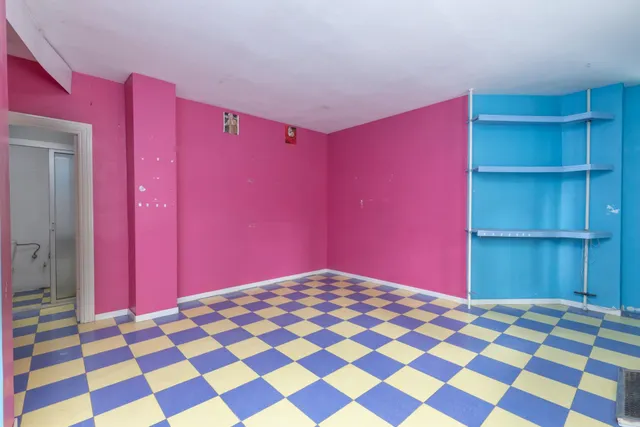 Local comercial en venta en calle agustina de aragón — 8