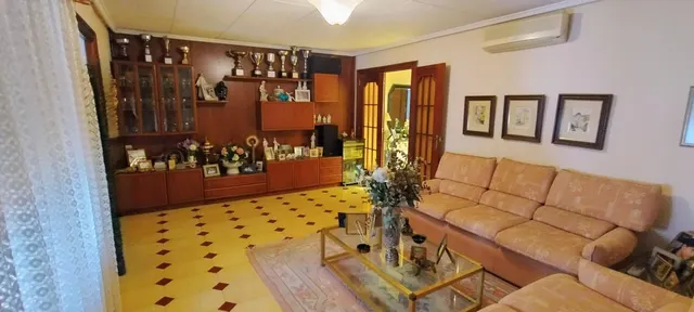 SE VENDE CHALET Y EDIFICIO DE 2 PLANTAS EN PETRER — 45