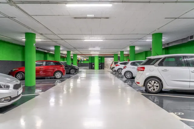 Parking de moto 2m² en alquiler - Eixample — 28