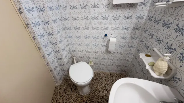 Piso de 3 dormitorios y 2 baños para reformar a 150 m de la Playa del Acequión — 7