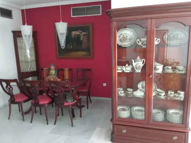 Magnifico piso de 4 habitaciones,  salón, cocina ,2 baños, garaje y trastero. — 5