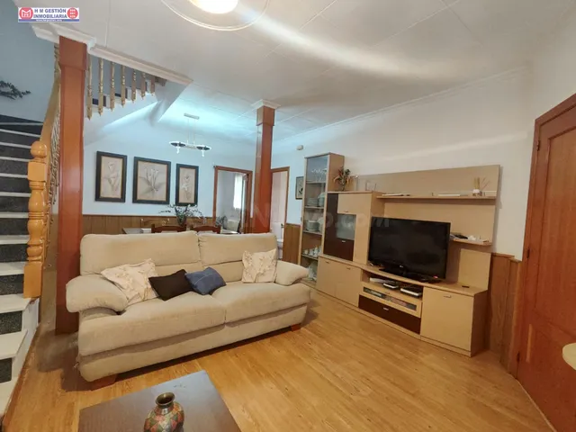 CASA PARA ENTRAR A VIVIR CON GARAJE