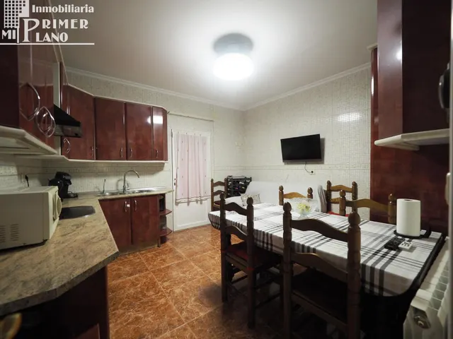 Amplia Casa en Venta con Excelentes Conexiones y Comodidades en Tomelloso — 8