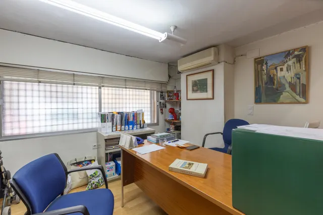 Amplio local comercial en una de las zonas más consolidadas de Granada con salida a dos calles — 17