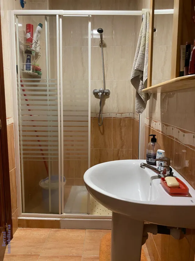Adosado en Hormilla, tres habitaciones, dos baños, terraza de dieciocho metros. — 8