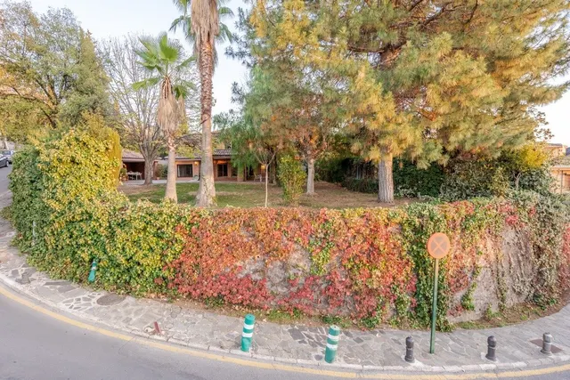 chalet independiente con la mejor parcela en la prestigiosa  urbanización de el serrallo — 5