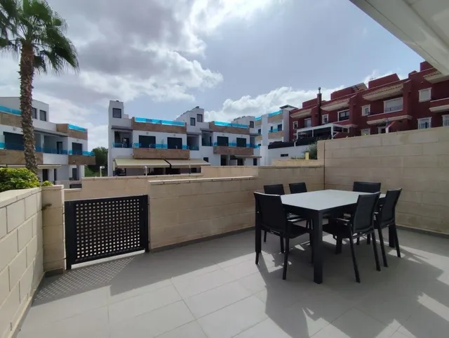 Casa adosada en venta en Bigastro con 3 dormitorios, 3 baños, solárium privado de 39 m2 y piscina comunitaria — 34