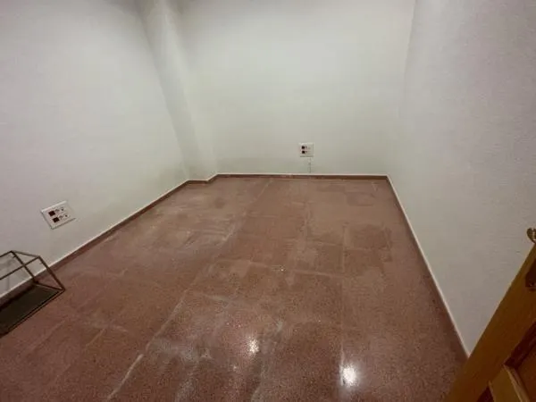 Centro de trabajo, local comercial — 25