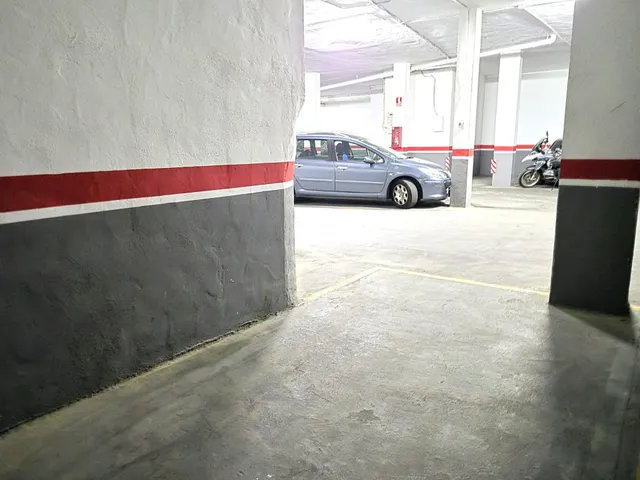Buena plaza de coche — 5