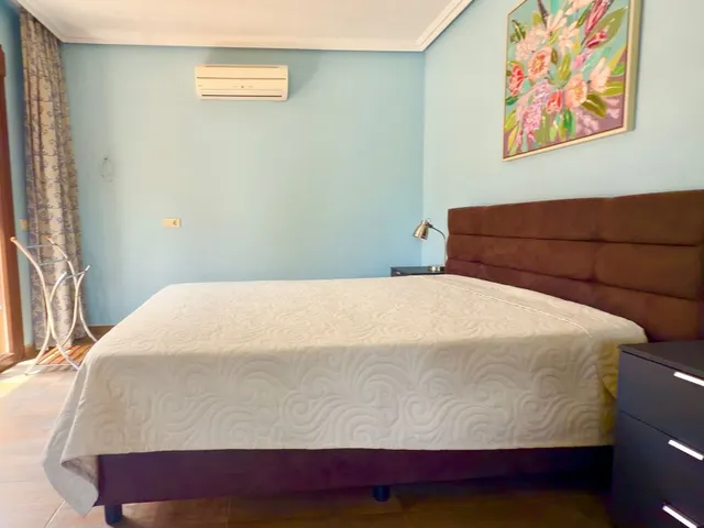 Villa 3 habitaciones 191m² en venta - La Regia — 28