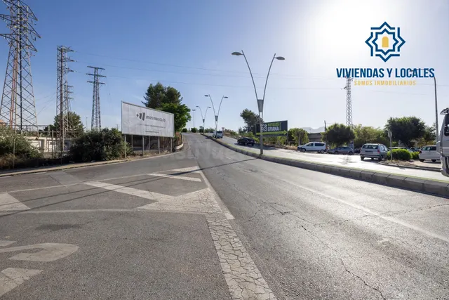 ¡Oportunidad Única! Amplia Nave Industrial en Albolote - foto 3