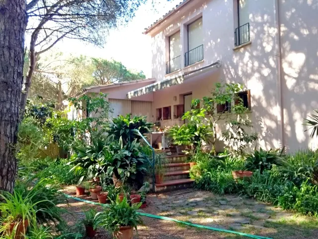 Amplia y elegante casa en un entorno privilegiado de la Cost - foto 2