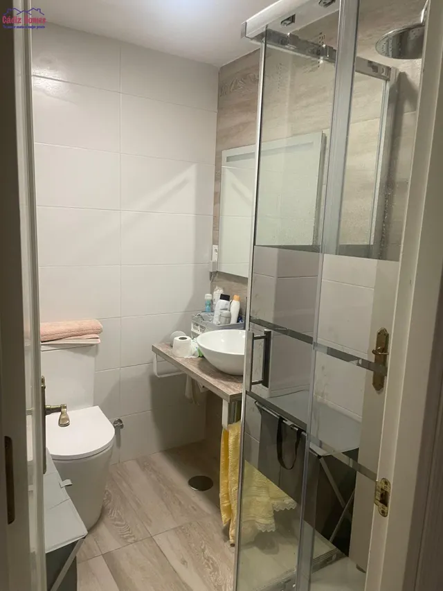 AMPLIA VIVIENDA A LOS PIES DE LA CALETA — 31