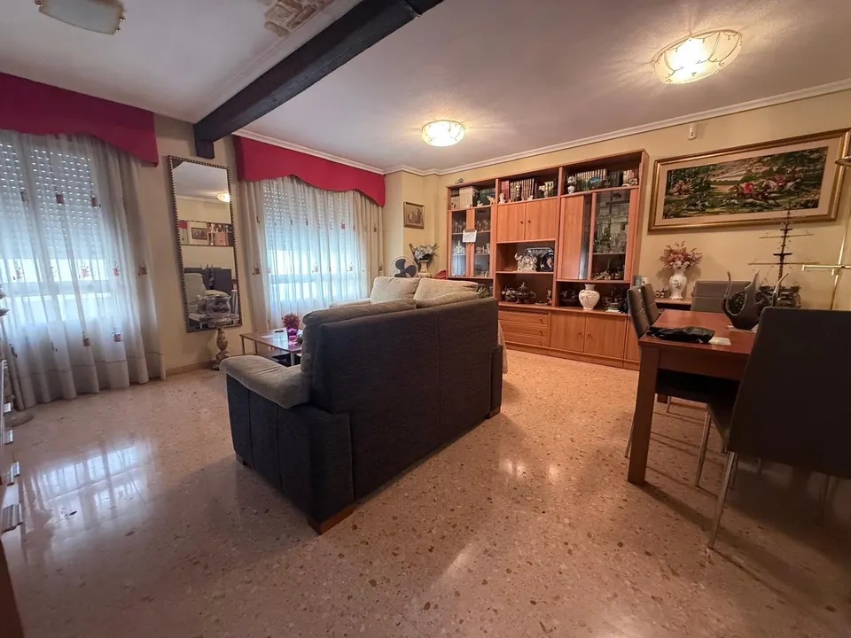 VIVIENDA SEMINUEVA JUNTO AL HOSPITAL GENERAL DE ALICANTE.