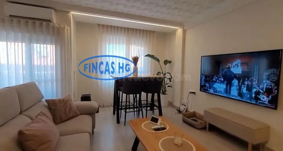 Vivienda con ascensor muy amplia y reformada en el barrio de Benalúa