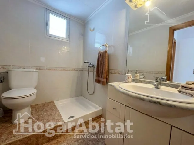 Espacio y luminosidad con infinitas posibilidades en este amplio piso exterior con balcón y trastero — 32