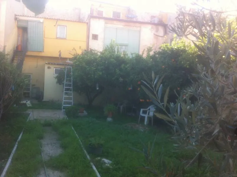 CASA  IMPRESIONANTE CON UNA PARCELA DE TERRENO DE 200 METROS
