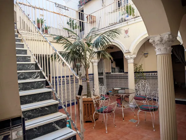 Amplia Casa en Venta en Marchena — 5