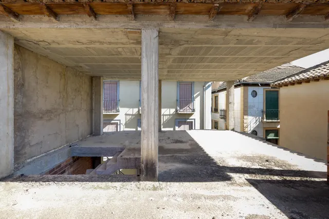 EDIFICIO EN ESTRUCTURA (358METROS CONSTRUIDOS) + PROYECTO EN SANTA FE — 24
