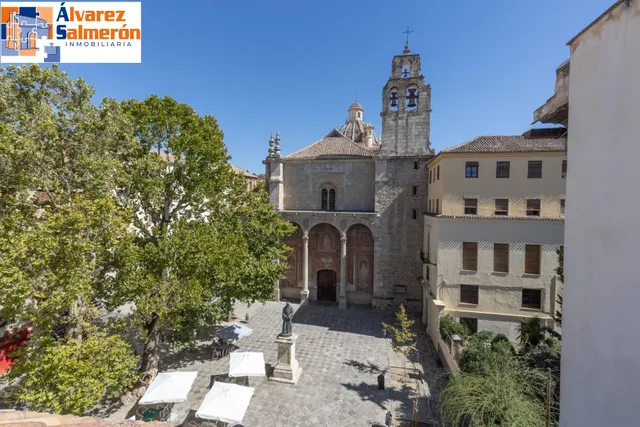 ¡CASA CON ENCANTO Y VISTAS EN PLENA PLAZA DE SANTO DOMINGO... EN EL EMBLEMÁTICO BARRIO DEL REALEJO! — 28