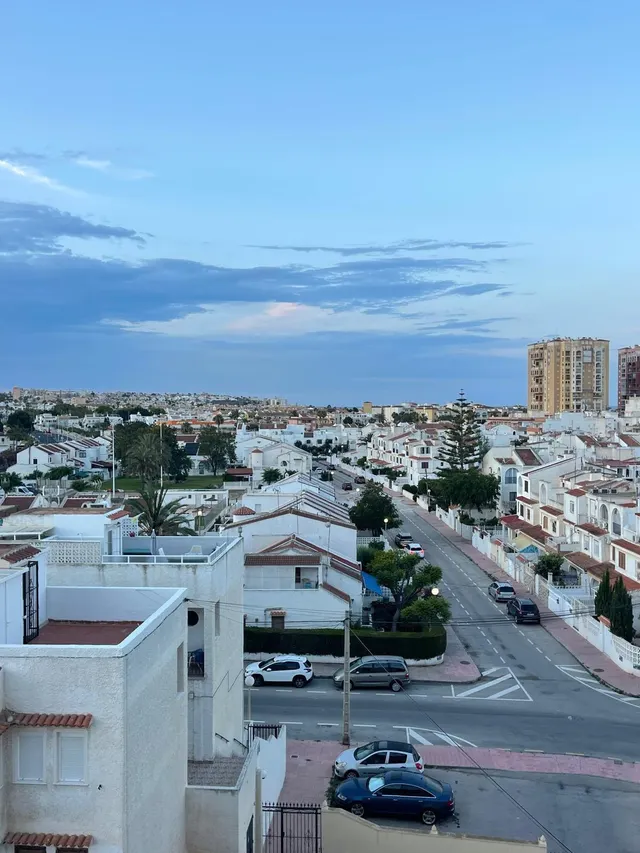 Apartamento reformado con piscina comunitaria, Alicante, Torrevieja. 3 habitaciones | 60 m2 | A 300 metros del mar — 29