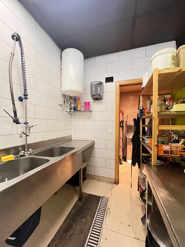 Traspaso de local Restaurante en calle Peatonal — 37