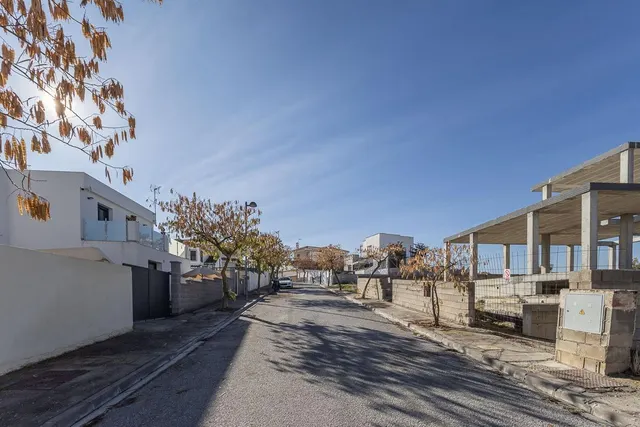Parcela exclusiva con estructura de Chalet independiente y piscina en Urb. El Montecillo, Las Gabias — 7